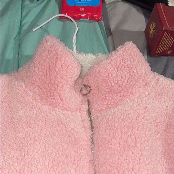 Fuzzy pull over - Picture 3 of 4